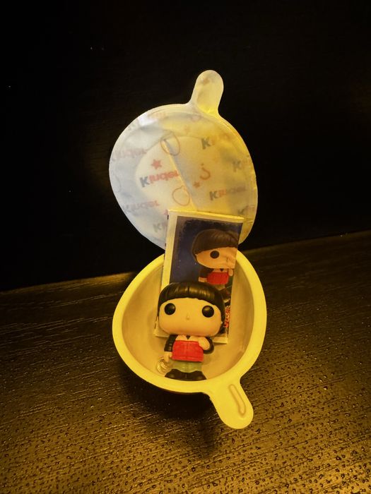 Фігурки kinder joy "stranger things" вілл та вілл з потойбіччя