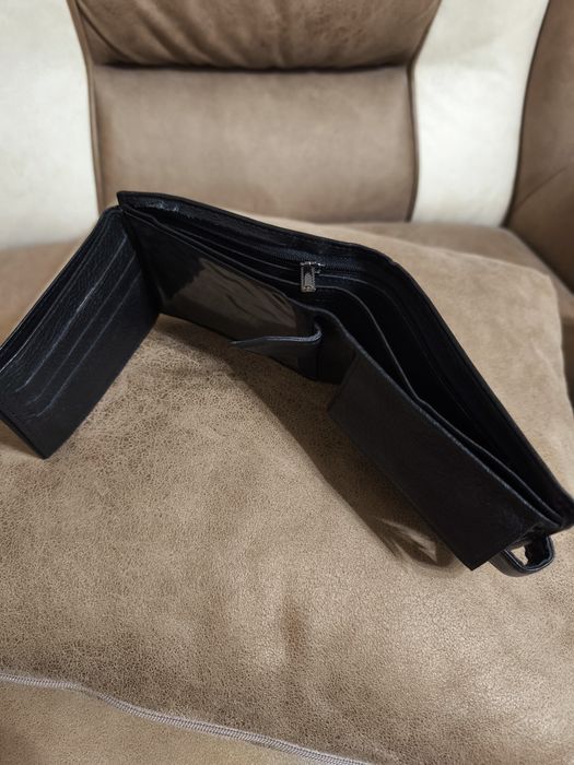 Гаманець чоловічий чорний шкіряний De Esse