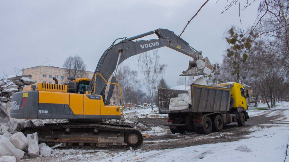 Демонтаж і знесення будівель, труб, фундаменту, промислових об'єктів