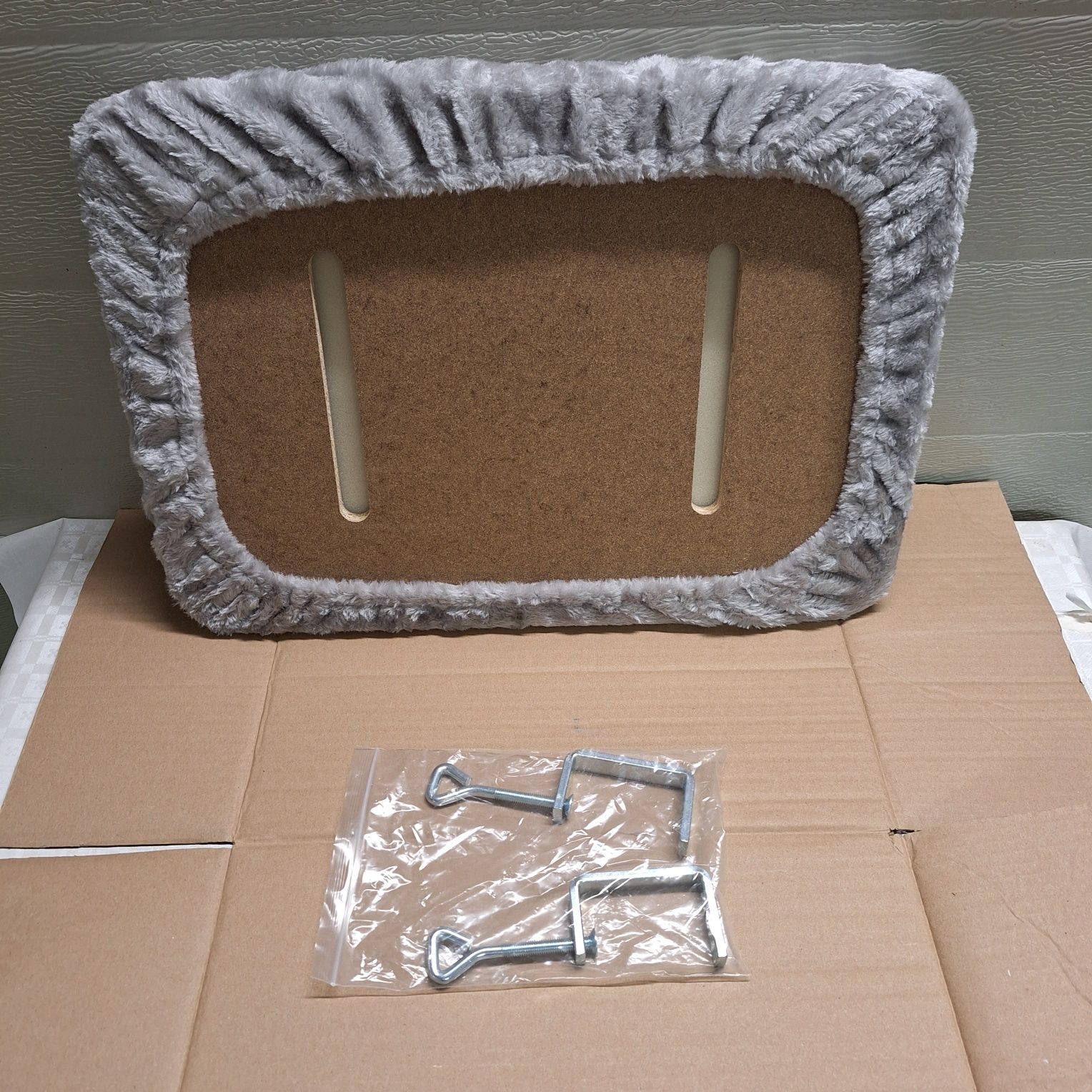 Legowisko dla kota Lionto, leżak na parapet 35x50cm