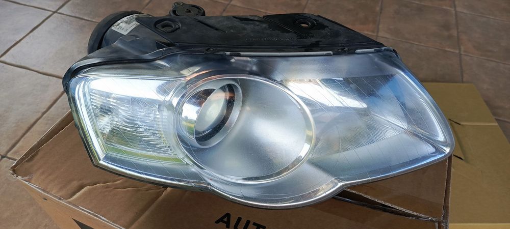 Lampa przednia prawa, reflektor przedni prawy Passat B6