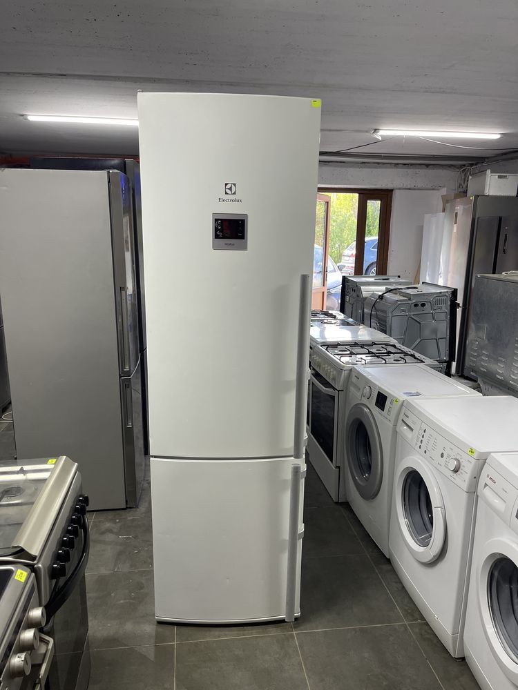 Холодильник Electrolux 2 м   No Frost