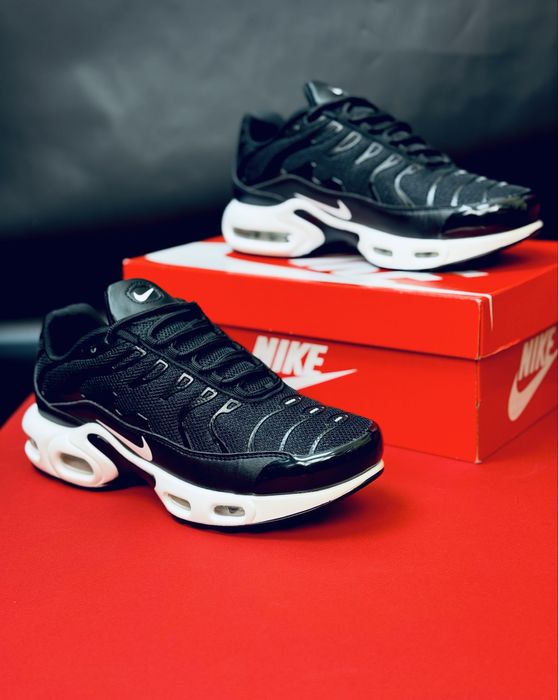 Кроссовкр мужские Nike черно белые / Найк кросовки мужские Тн Nike Tn