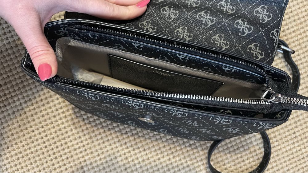 Продам сумку guess черную