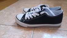 Tênis pretos semi novos
