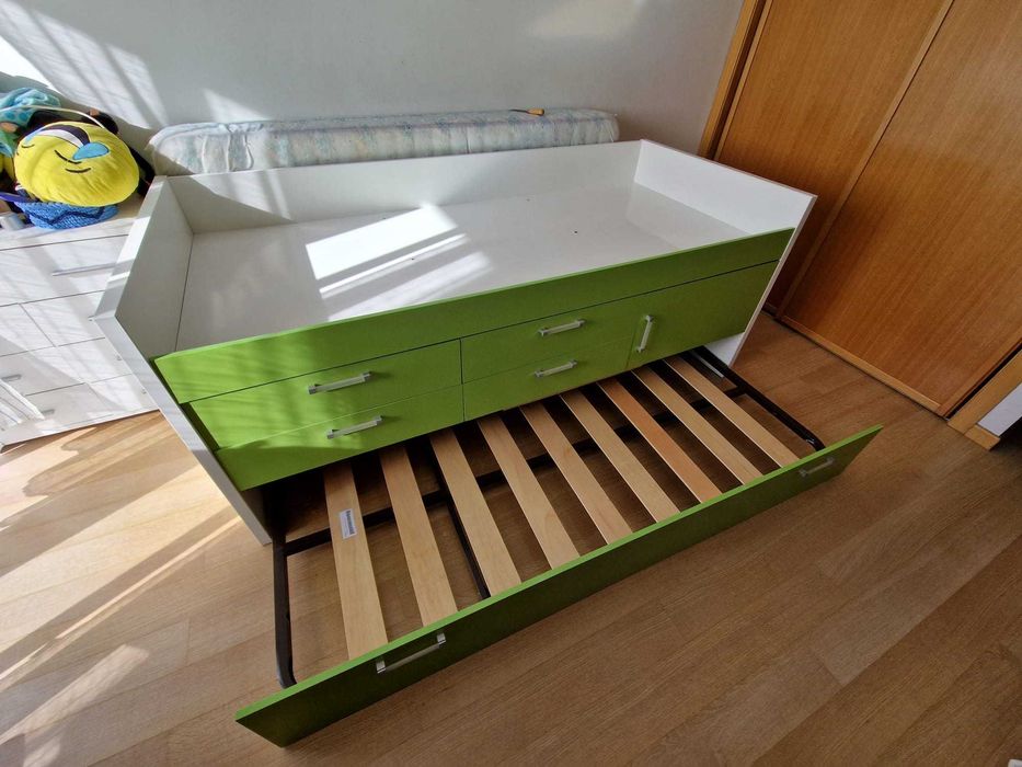 Cama dupla com  gavetas