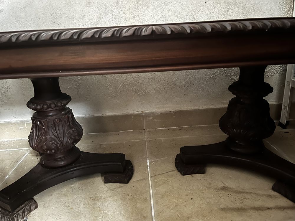 Mesa de sala em madeira