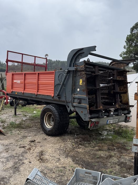 Reboque de espalhar estrume