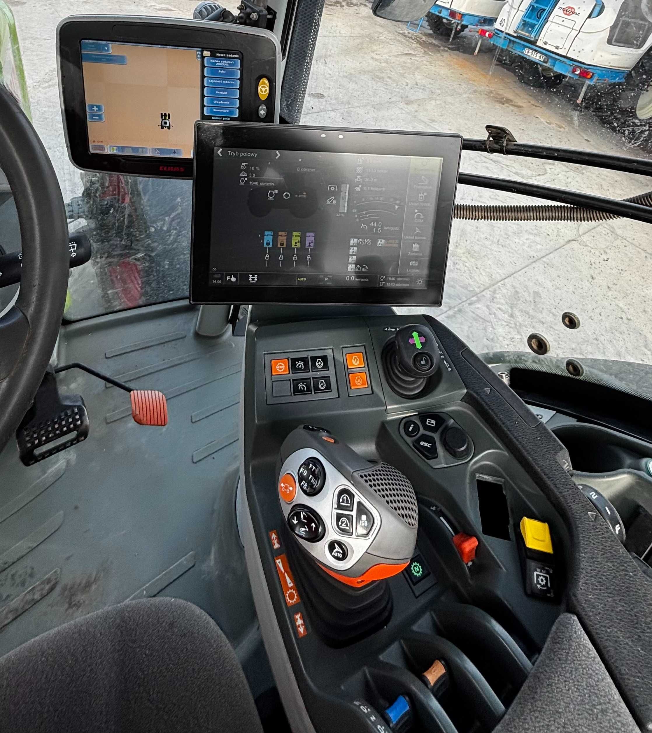 ciągnik Claas AXION 870