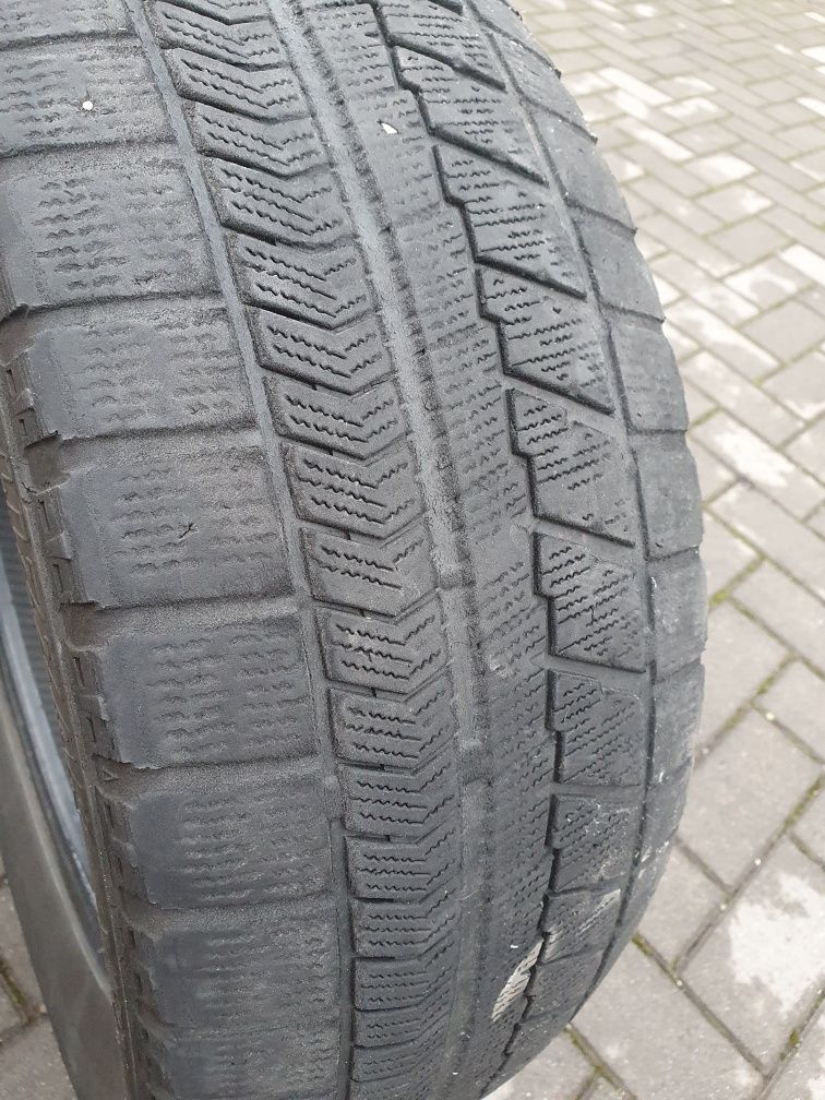 Зимова гума 1шт. Bridgestone Blizzak VRX 215 55 17