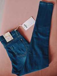 S 25 Klasyczne jeansy premium vintage super slim granatowe rurki 
Rozm