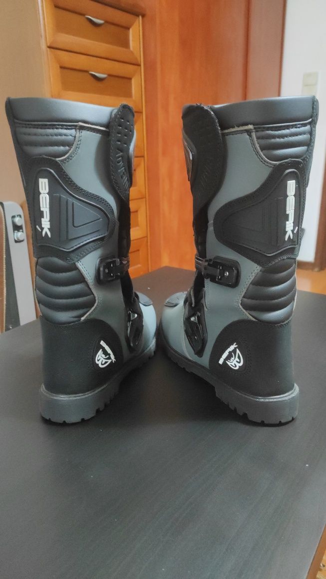 Botas Berik All Terrain Adventure Waterproof