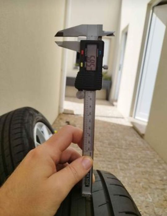 Jantes originais BMW 16" e pneus praticamente novos + sensores pressão