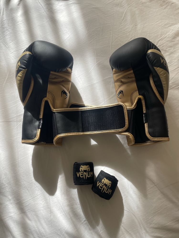Luvas de Boxe Venum Elite Preto/Dourado + Ligaduras