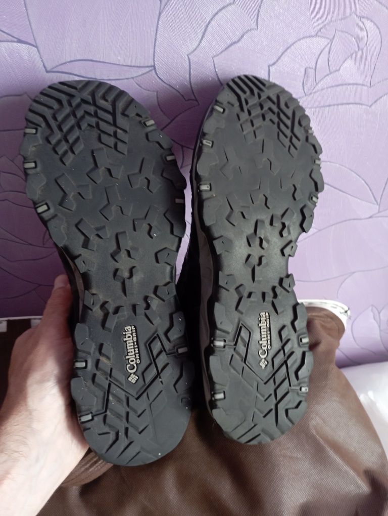 Продам кросівки Columbia