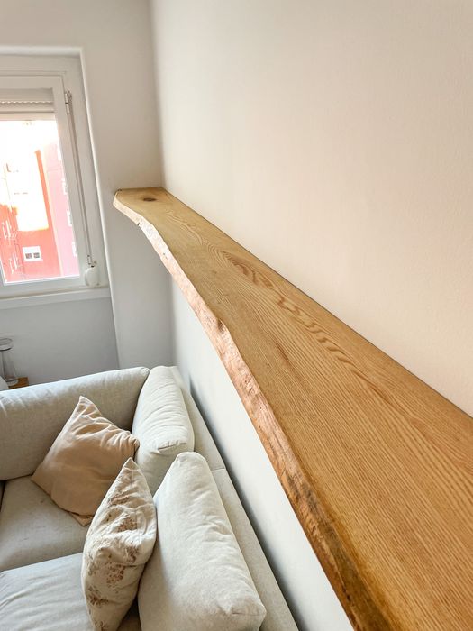 Prateleiras de madeira maciça