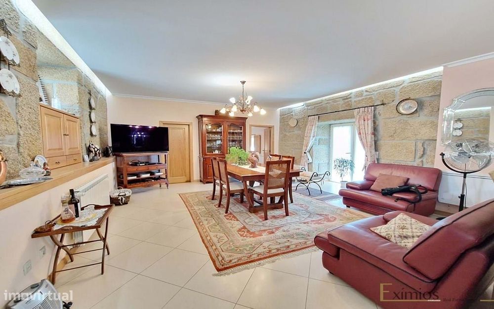 Moradia V3, com vista sobre o alto Douro e garagem, em Sabrosa