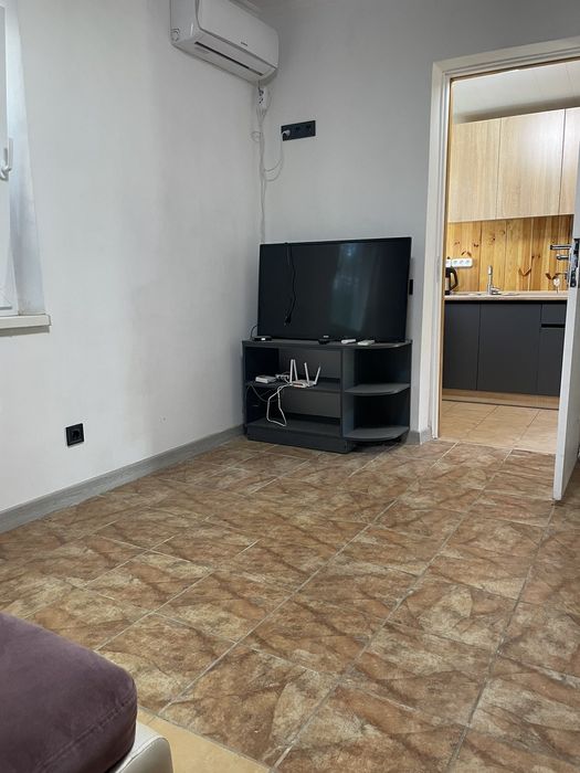 Здається невеликий будинок  на Космосі біля Обласної лікарні