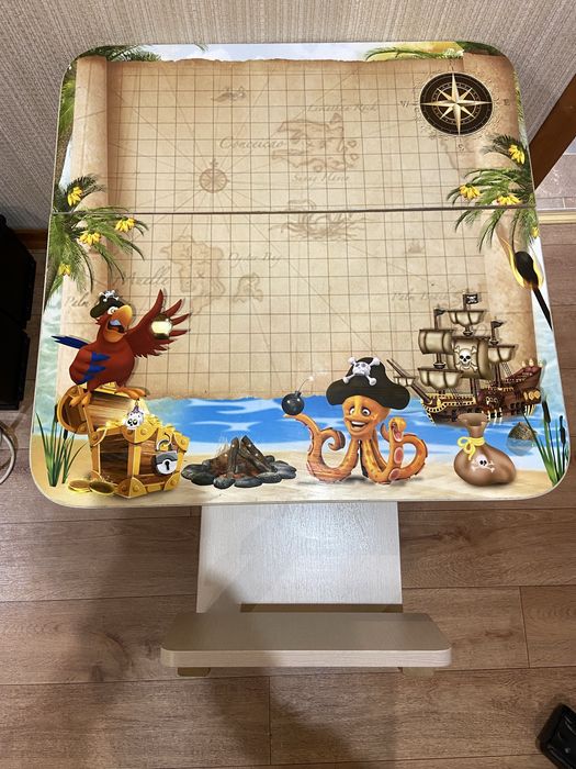 Дитячий стол із стільцем з натуральних матеріалів