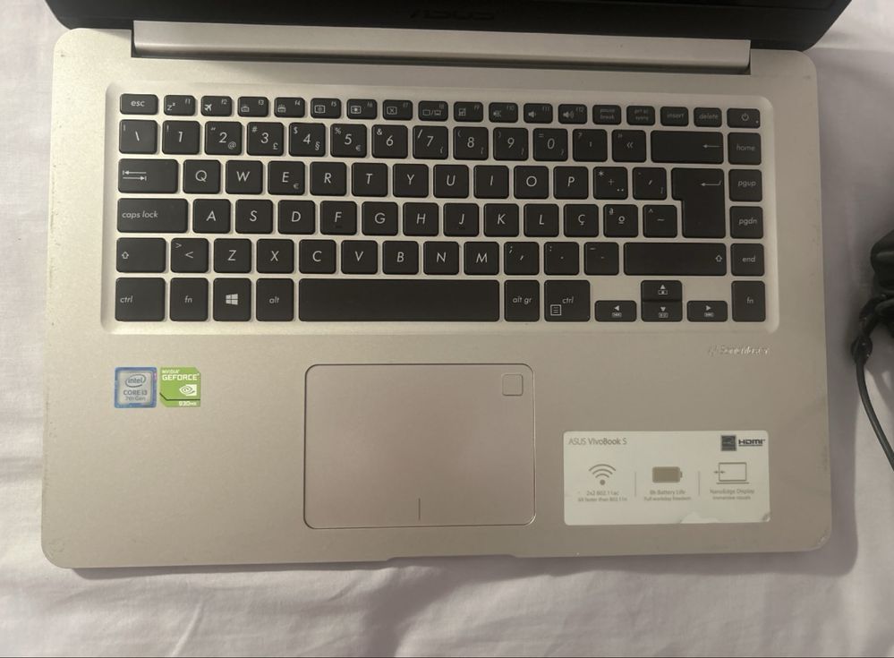 Portátil ASUS 15.6" com Disco 1TB - bateria danificada mas funcional