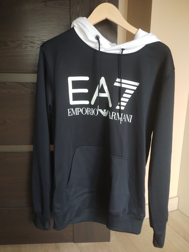 Bluza granatowa z białym kapturem Emporio Armani