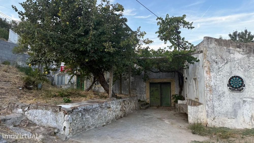 INVESTIMENTO - Terreno de 726m2 com 3 Habitações a 2 km do Centro de P