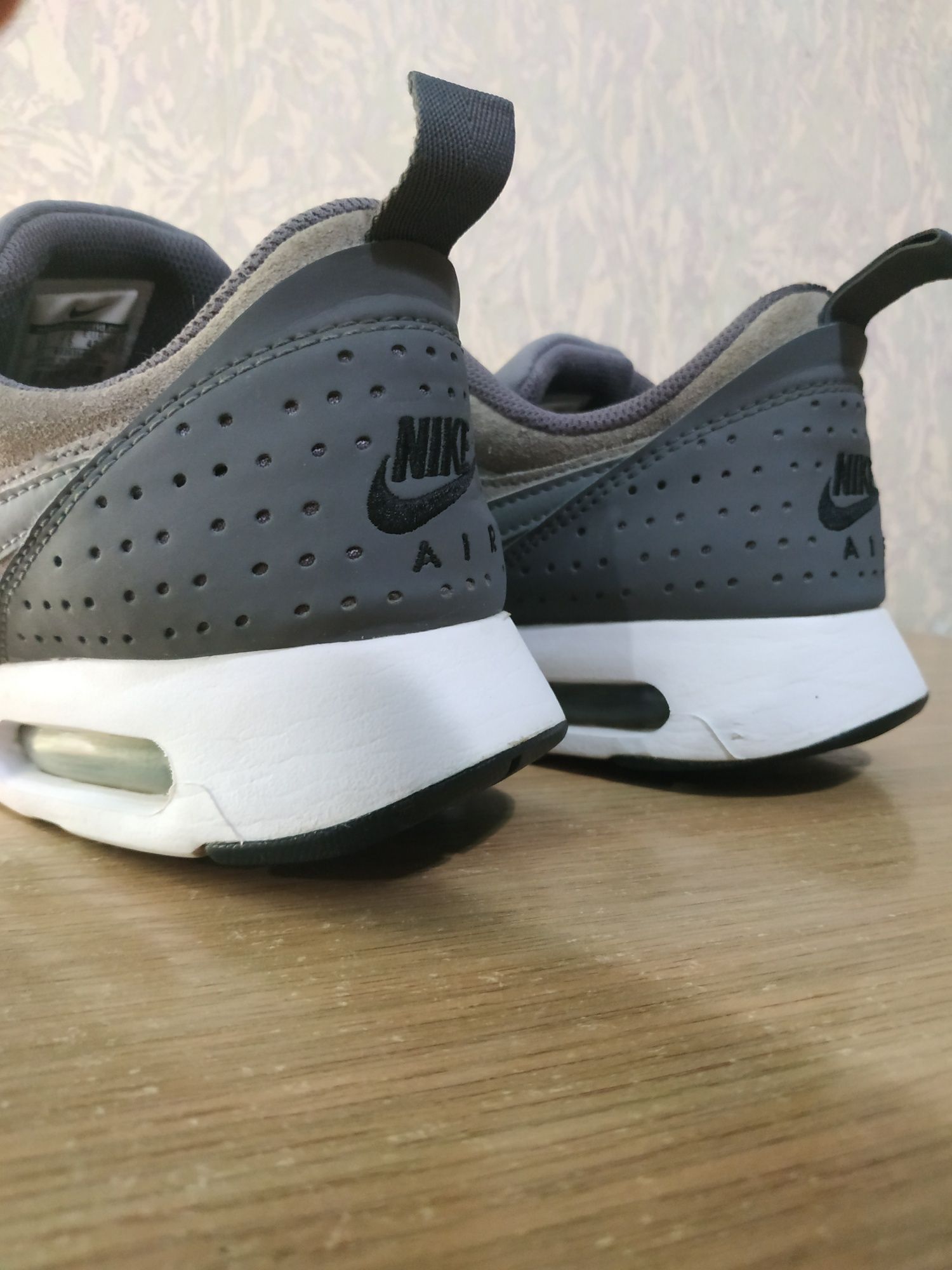 Кроссовки мужские Nike Air Max Tavas LTR