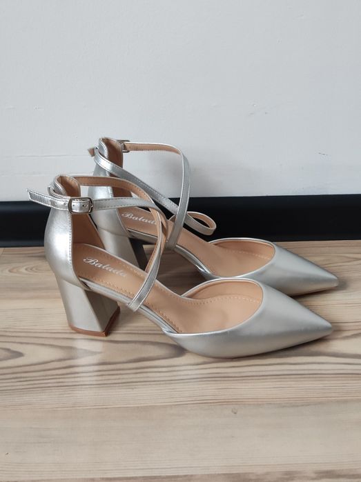 Nowe buty na obcasie / szpilki / czółenka