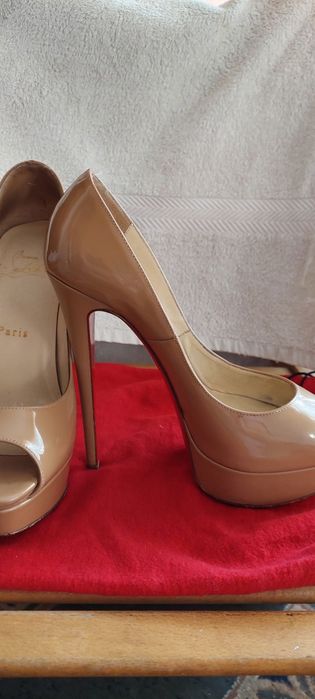 Продам туфли Christian Louboutin, размер 37,цвет бежевый, цена 12000