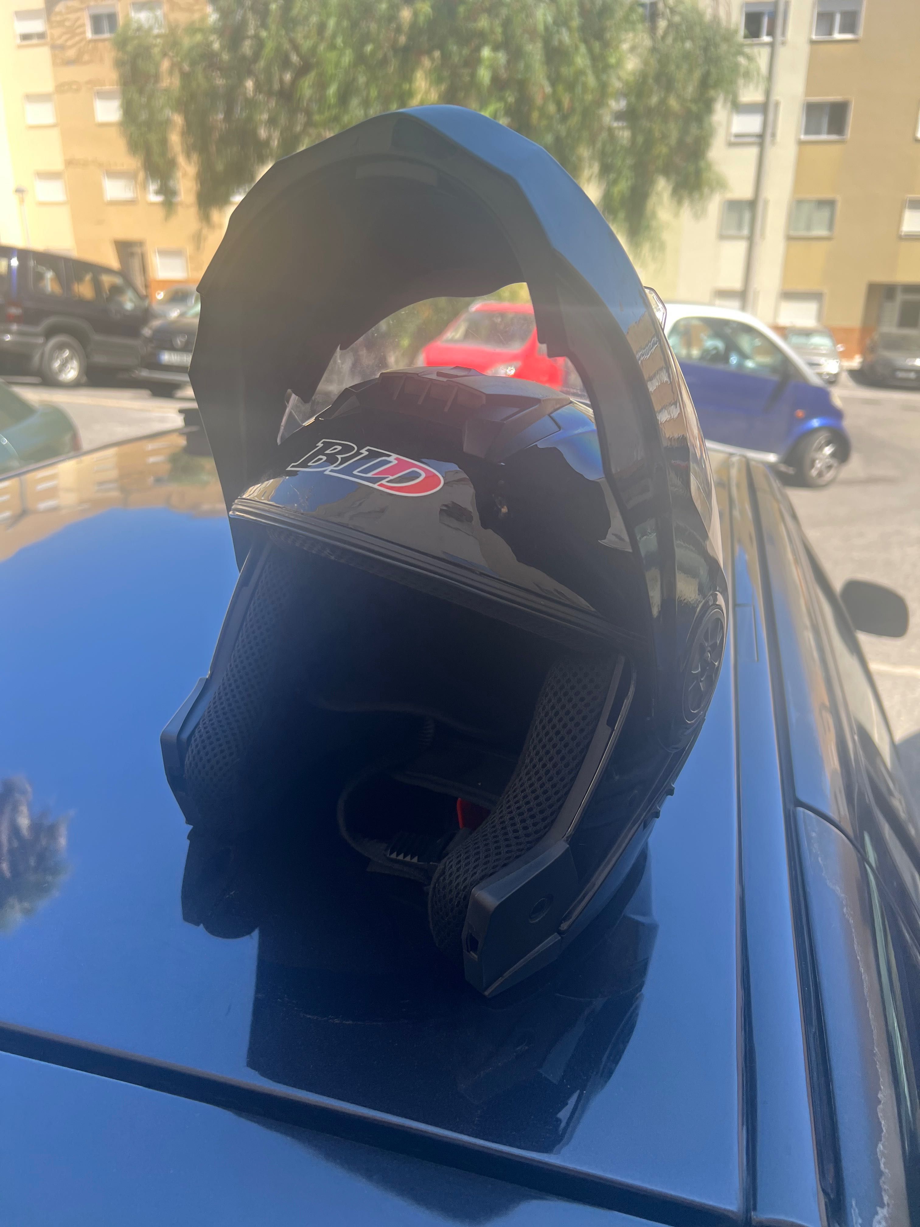 2 capacetes ussados