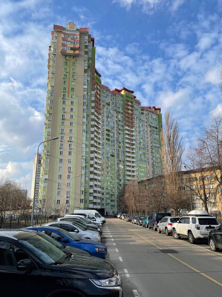 Продаж н/ф 47,5м2 фасад, Донця 2а, без %