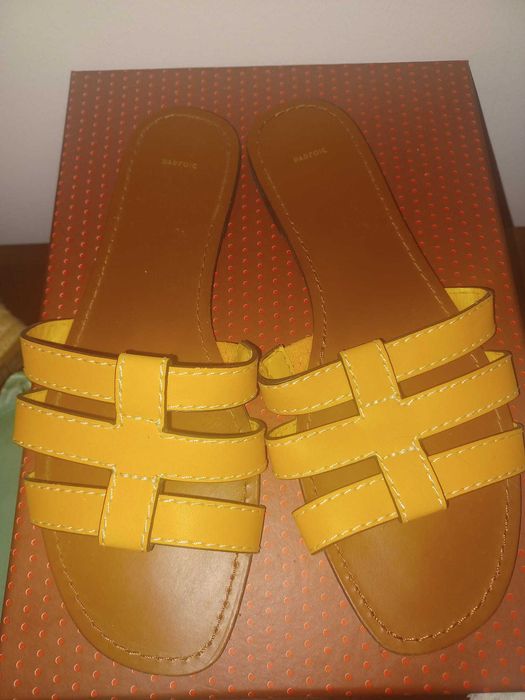 Chinelas da Parfois