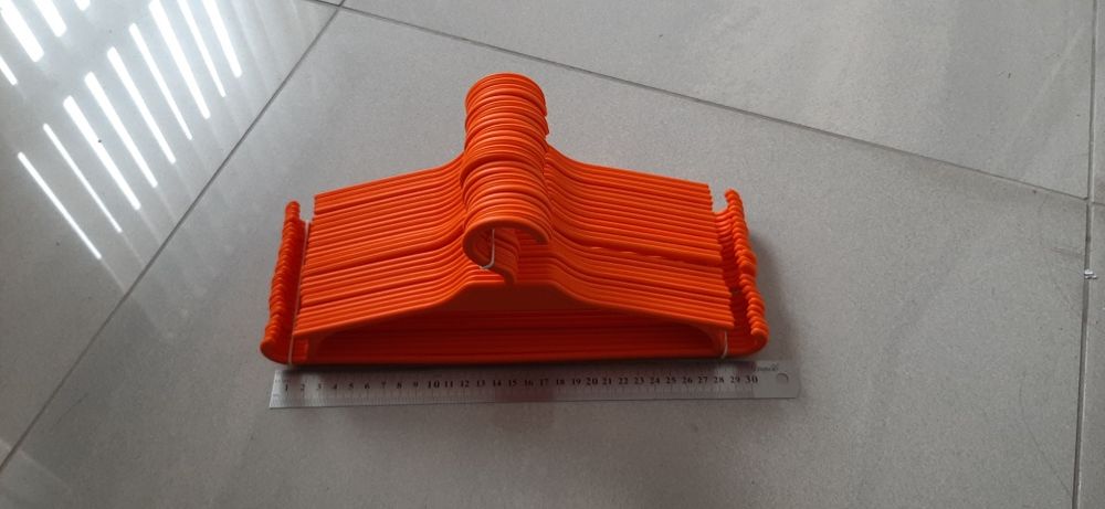 Wieszaki dziecięce 25 sztuk 31,5 cm pomarańczowe