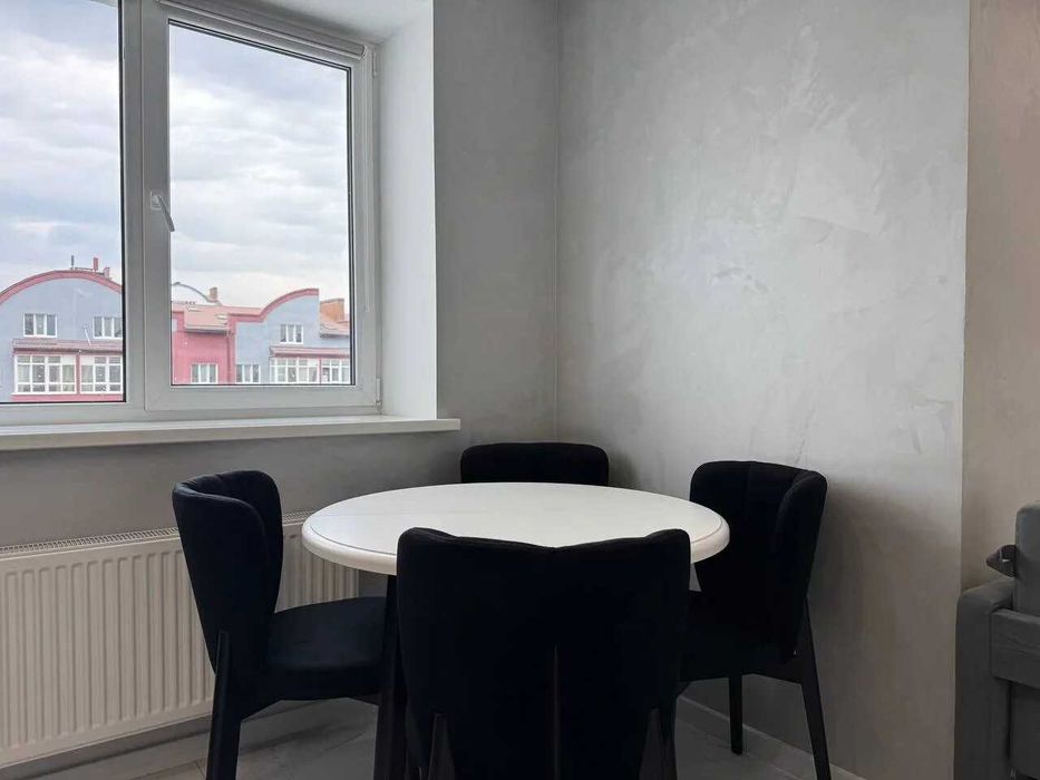 Сучасна однокімнатна квартира в центрі