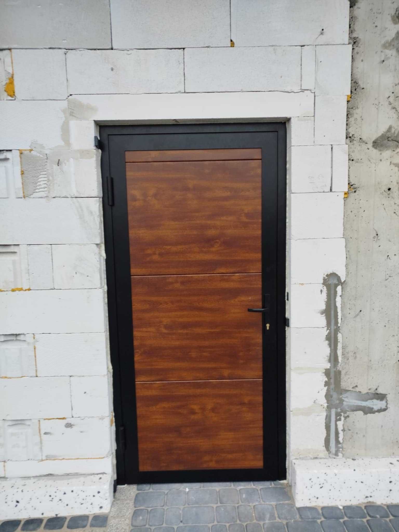 Brama drzwi panelowe aluminiowe techniczne gospodarcze garażowych 40mm