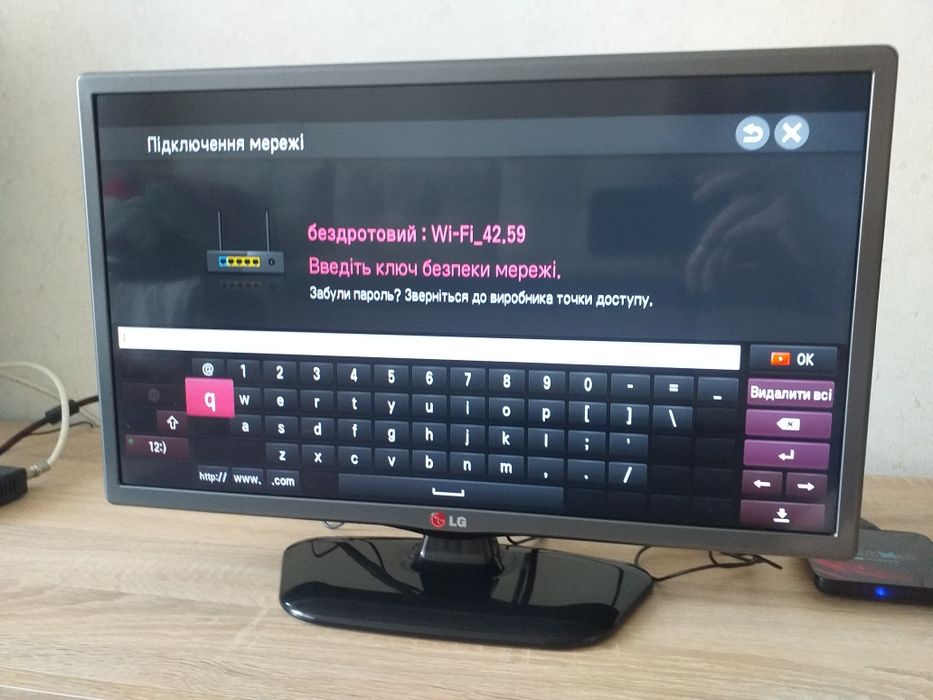Недорого телевизор LG 22" диагональ. Smart TV. Wi-Fi.