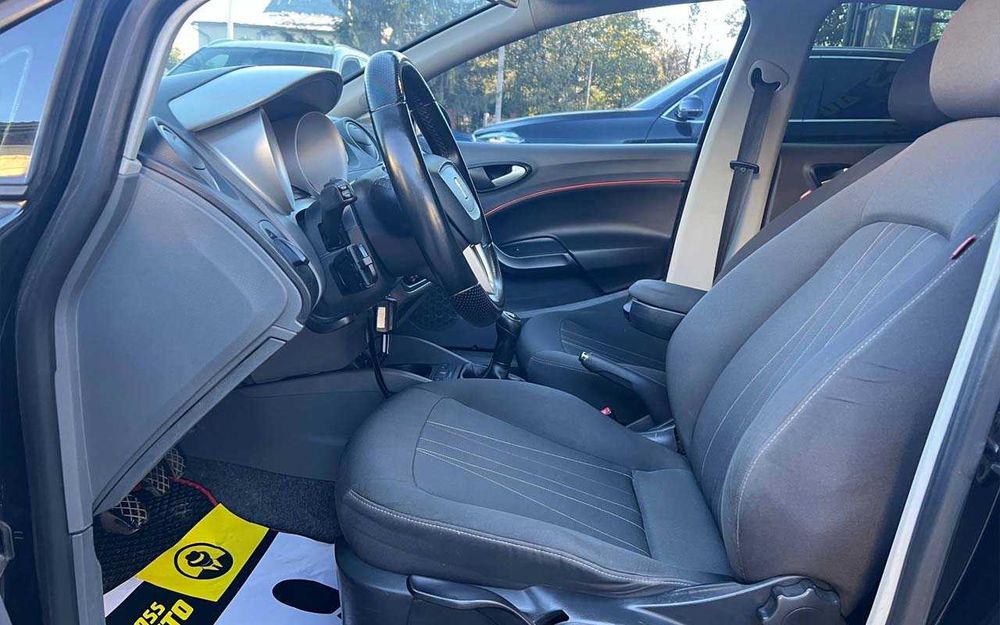 Seat Ibiza 2011 року