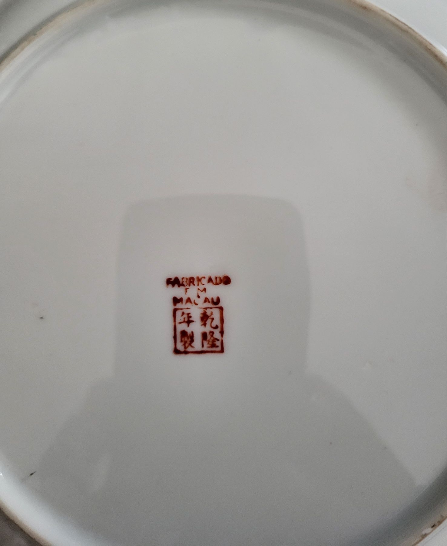 Prato em Porcelana da China,  fabricado em Macau.