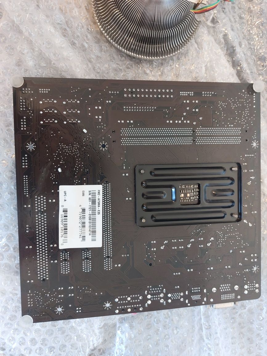AMD A8-5600 + FM2-A75MA-E35 v1.3 + 6gb ram + zasilacz 500w