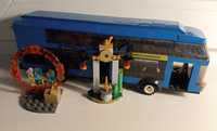 Лего автобус і дві оригінальні постройки