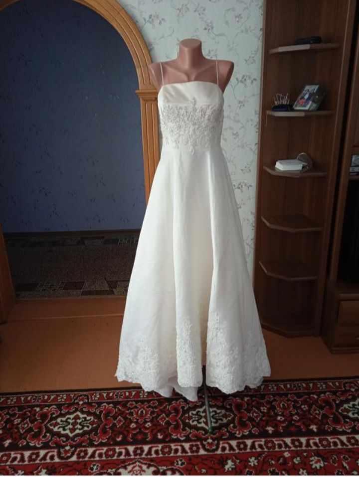 Весільне XS-S плаття gown restoration з шлейфом