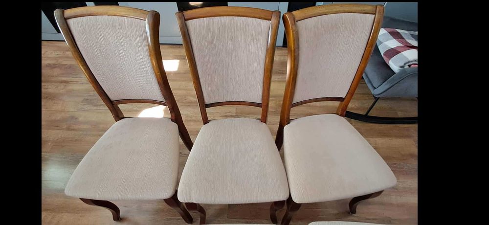 komplet sześciu krzeseł