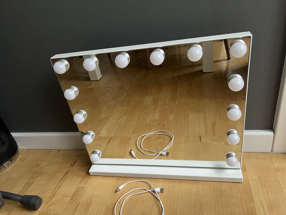 Lustro do makijażu rezerwacja