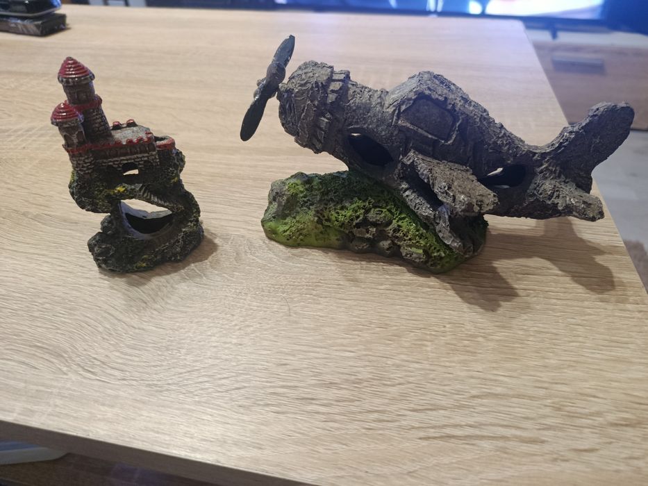 Ozdoba wrak samolotu oraz zamek do akwarium