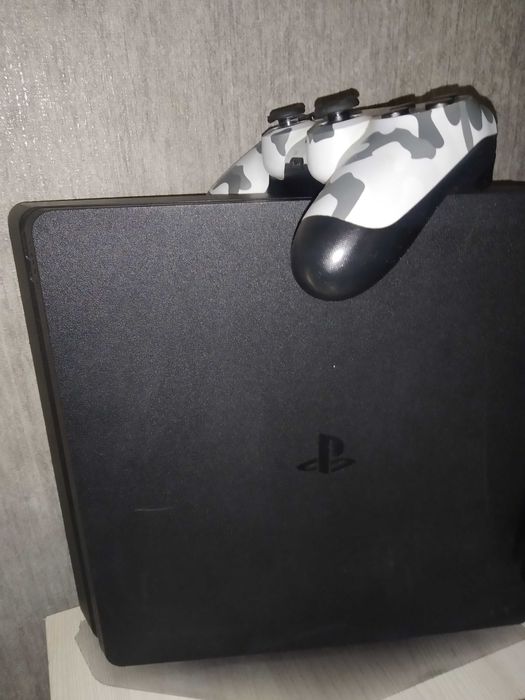 продам Sony Playstation 4