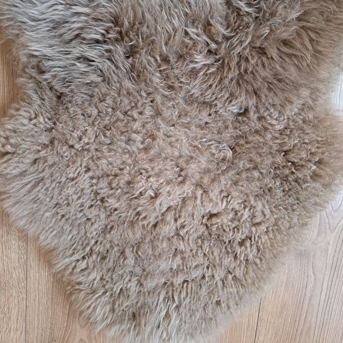 Коврик Ikea,  овечья шкура, овчина 1метр× 55 см  практически новый.
