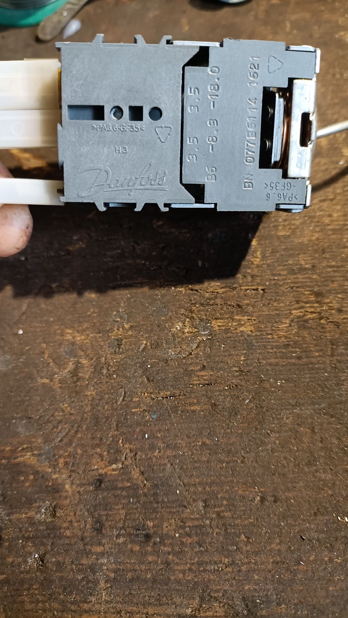 Termostat chłodziarki 077B6114 do lodówki Indesit
Termostat chłodziark
