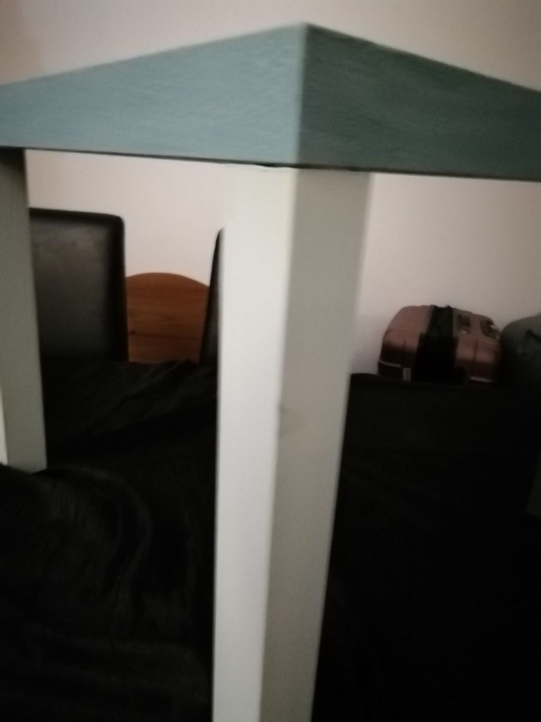 mesa pequena lmadeira Como nova !