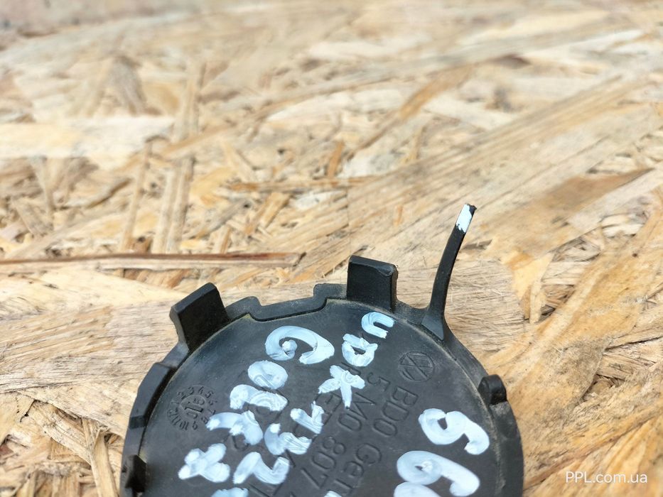 VW Golf Plus 2005-2009 заглушка крюка заднего бампера 5M0807441