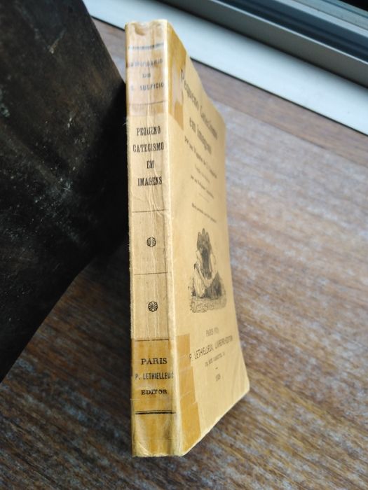 Livro Pequeno Catecismo em imagens